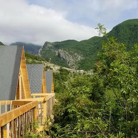 Twin Komani ゲストハウス