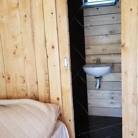 Twin Komani ゲストハウス Koman