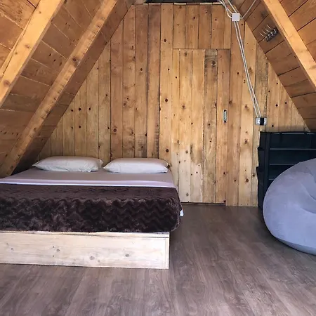 Vendégház Twin Komani 3*