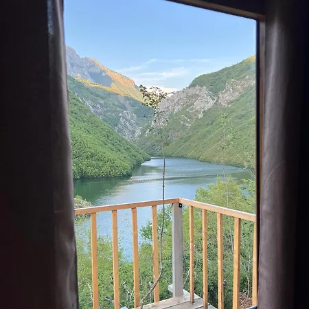 بيت ضيافة Twin Komani 3*