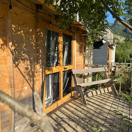 Vendégház Twin Komani 3*